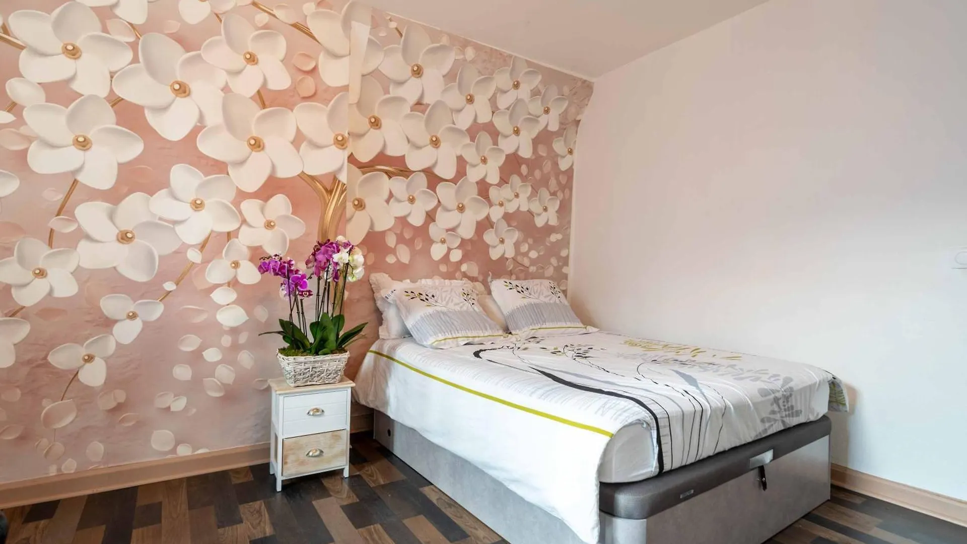 Maison Des Orchidees Montelimar Apartment