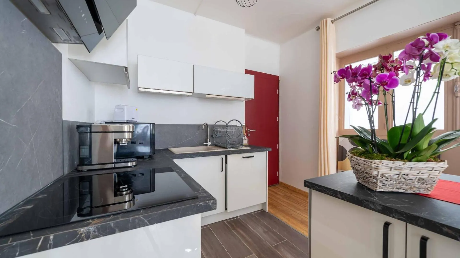 Maison Des Orchidees Montelimar 0*,